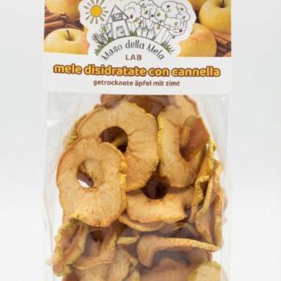 Mele essiccate con cannella in sacchetto